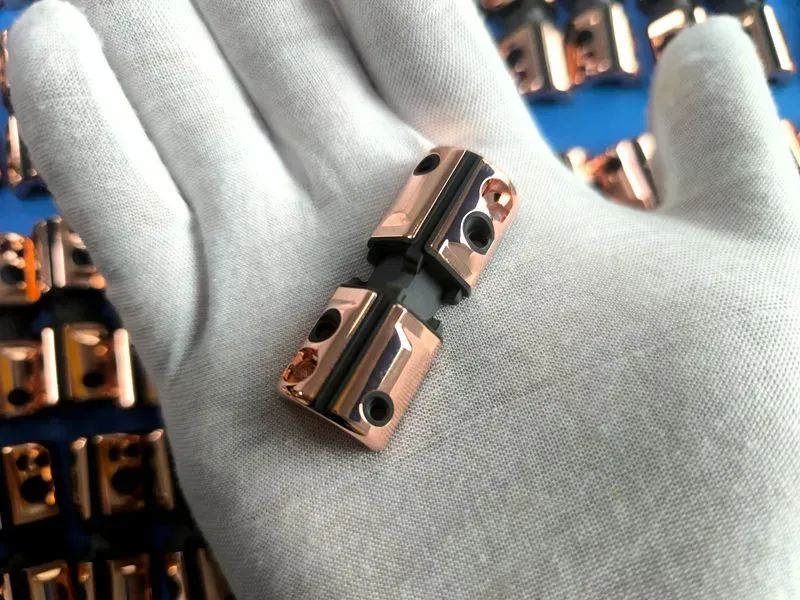kravzik-balun-assembly-in-hand-scale