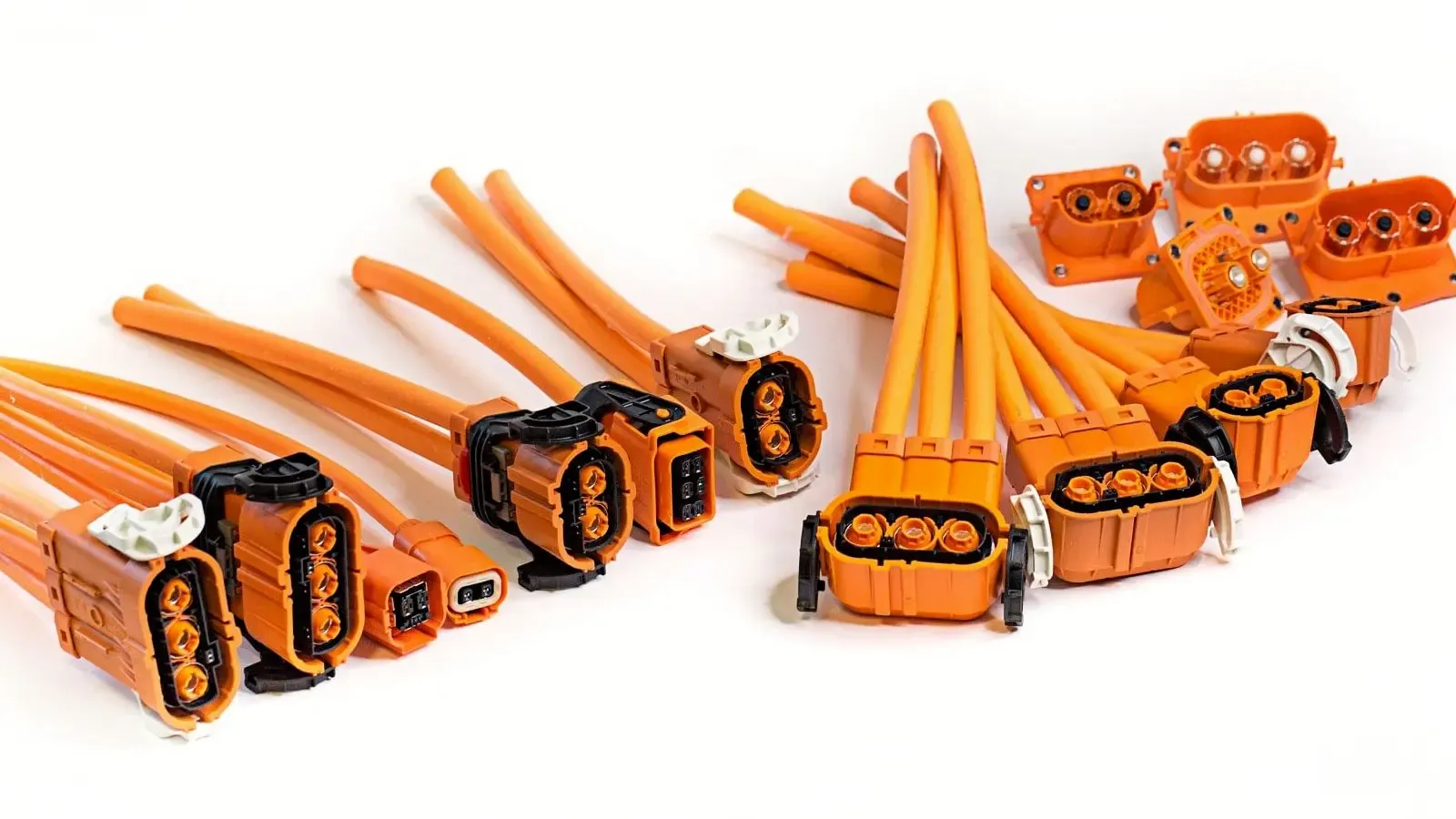kravzik-hv-high-voltage-e-vehicle-connectors-hero-pc-bg-img-1600x1200