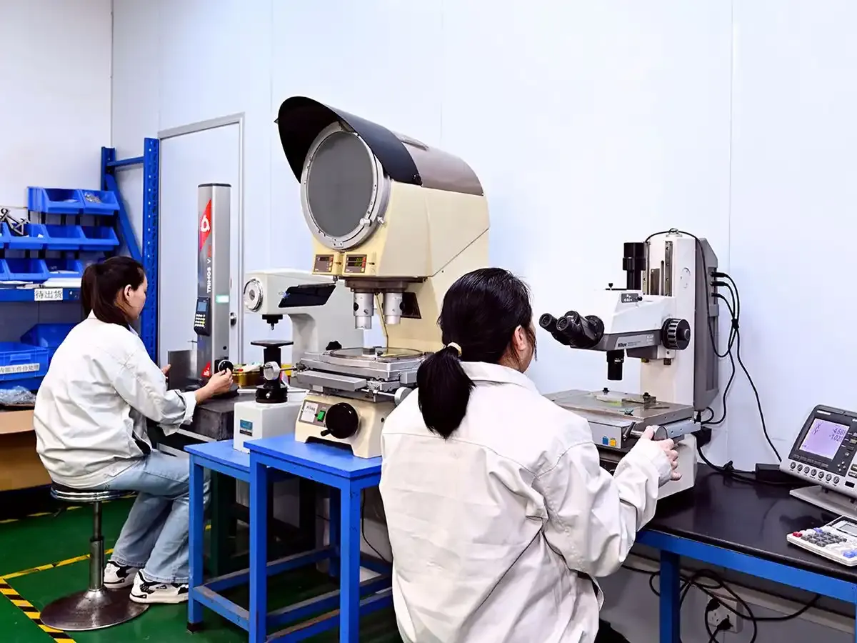 kravzik-height-gauge-projector-toolmakers-microscope
